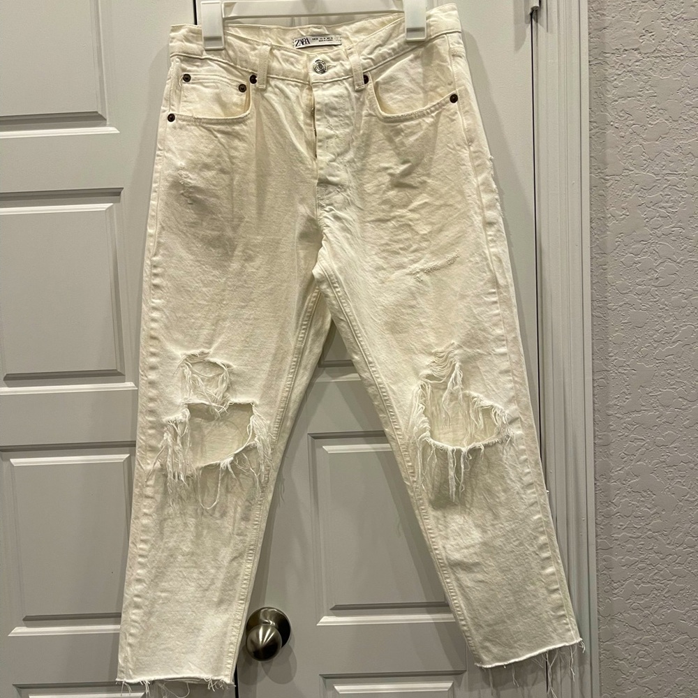 Zara Woman’s Distressed Off White Denim Jeans NWOT Size: 30